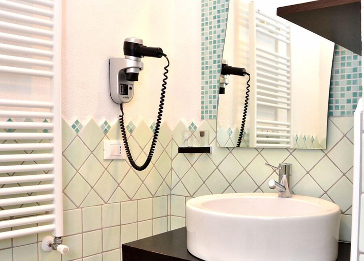 Bathroom 5, Il Nespolo Fiorito, Nuoro