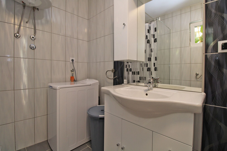 Bathroom 3, House 1402, Pula