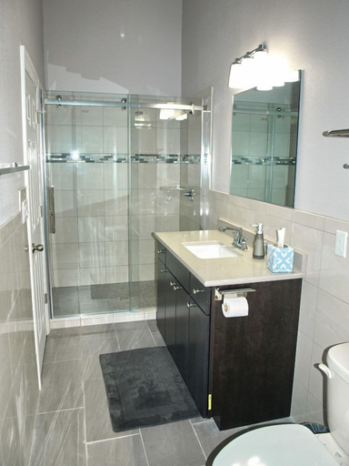 Bathroom 4, Cornerstone Inn, Tazewell