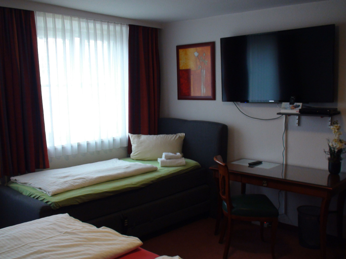Bedroom 3, Brauereigasthof zur Munz seit 1586, Günzburg