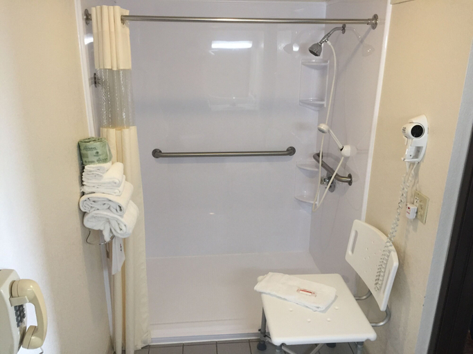 Bathroom 4, Super 8 by Wyndham Cuba, Crawford