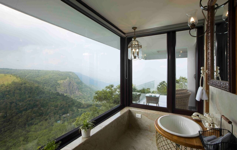 Exterior & Views 4