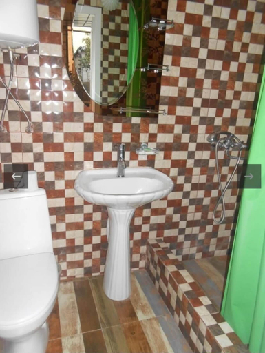 Bathroom 4, Solomon, Sokhumi