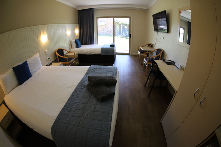 Bedroom 3, Sleepy Hill Motor Inn, Port Stephens
