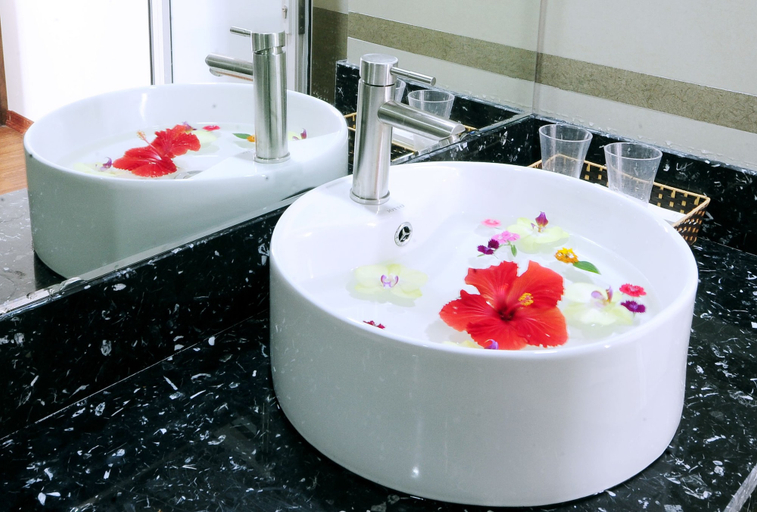 Bathroom 4, Van Giang Hotel, Ninh Bình