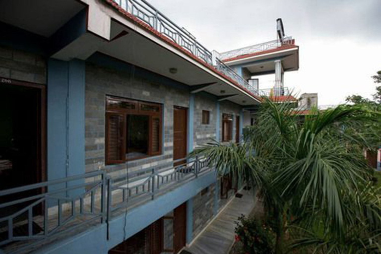 Others 5, Holy Lodge, Gandaki