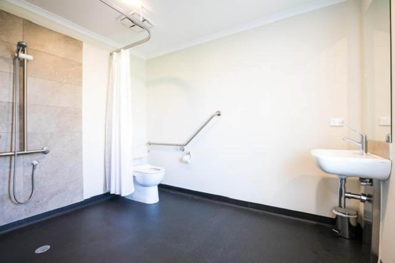 Bathroom 4, Heathcote Inn, Gr. Bendigo - Pt B