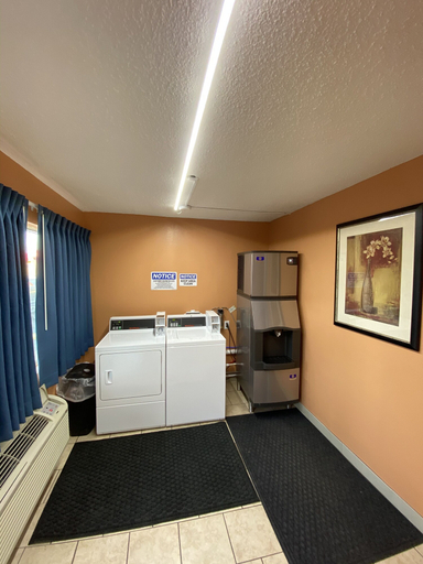 Others 5, Budget Inn, Chaves