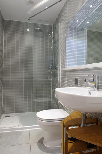 Bathroom 4, The London Agent Fitzrovia Studio 3, London