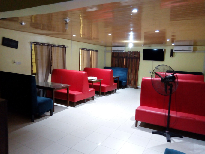 Others 5, Hotel De Zews, Accra