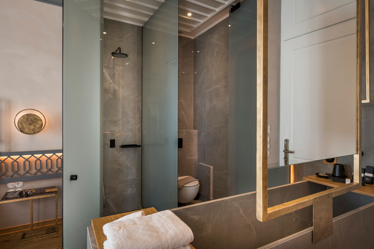 Bathroom 4, Scala de Faro, Crete
