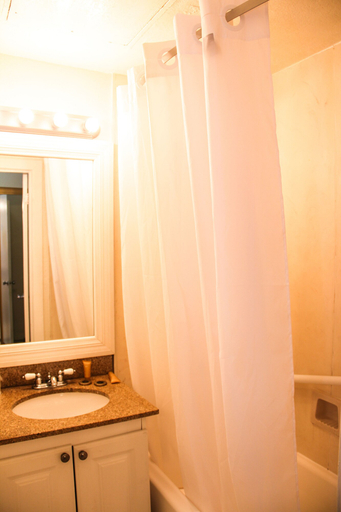Bathroom 4, Hollywood Beach Resort- Stylish Large Studio, Broward