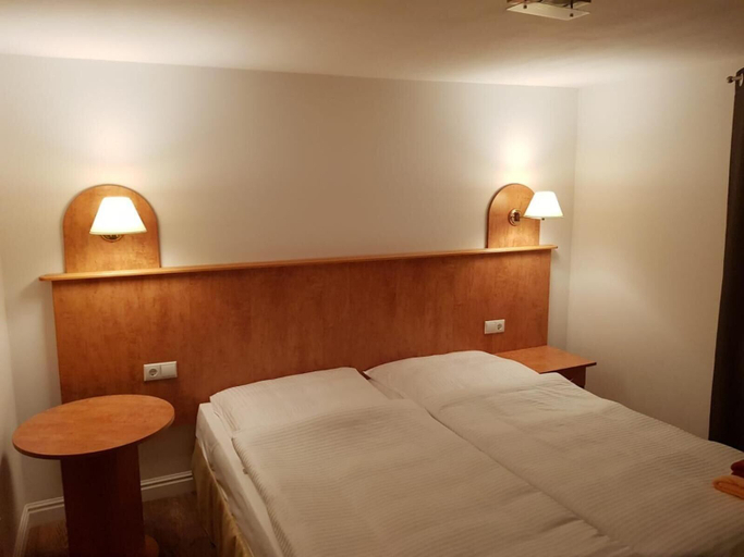 Bedroom 4, Hotel Krone UG, Rottweil