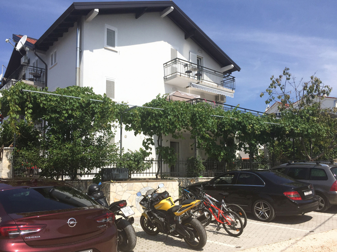 Exterior & Views 2, Logos Guesthouse, Okrug