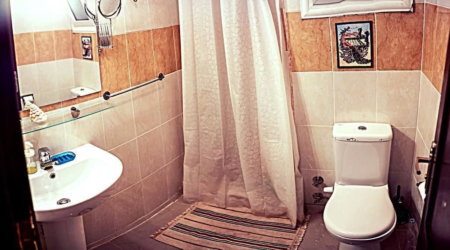 Bathroom, The Cozy Pool Home, Sant Katrin