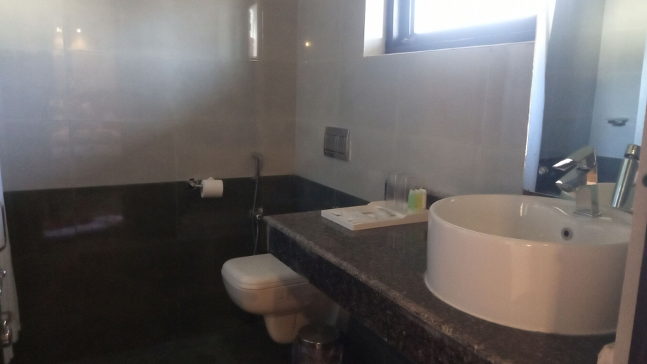 Bathroom, Babai Resort, Bheri