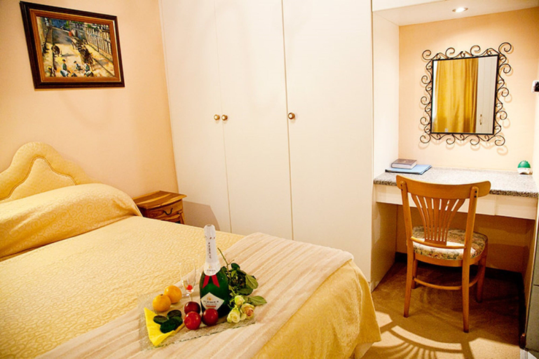 Bedroom 2, Lalapanzi Hotel and Conference Centre, Vhembe