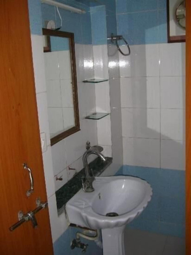 Bathroom, StayApart - Shruti Guest House, Kinnaur