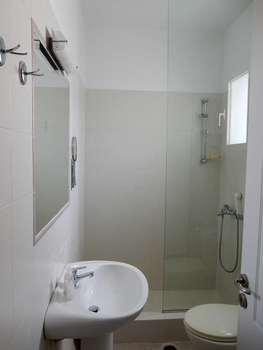 Bathroom 4, Neapoli Villas, Peloponnese