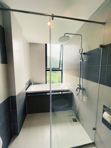 Bathroom 4, The Light Hotel, Hạ Long