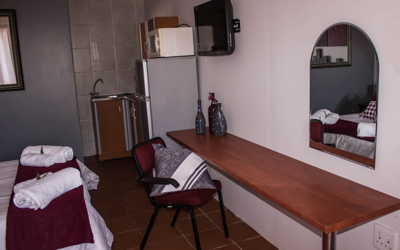 Bedroom 2, Oppi Hoek Guesthouse, City of Tshwane