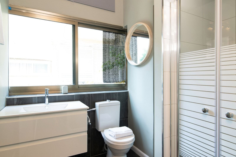 Bathroom 5, Talnet Apartment