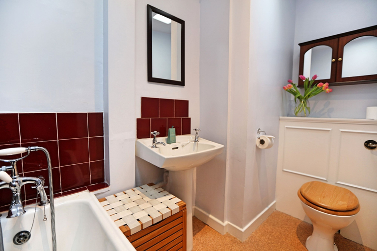 Bathroom 4, Wonderful Central Edinburgh Apartment, Edinburgh