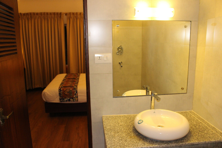 Bathroom 5, Three Jewels Boutique Hotel, Gandaki