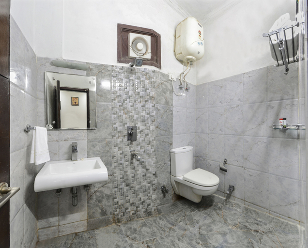 Bathroom 4, Hotel East Gate, Agra
