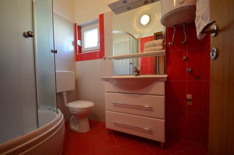 Bathroom 3, Apartments Brandis, Vir