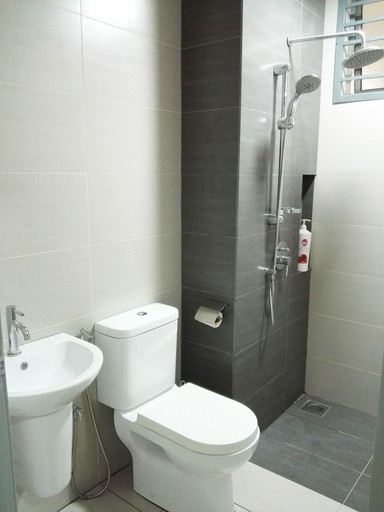 Bathroom 4, Cyberjaya Cybersquare Soho Suites, Sepang