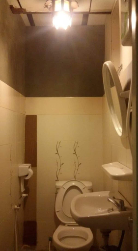 Bathroom 4, Banrimkhong, Chiang Khan