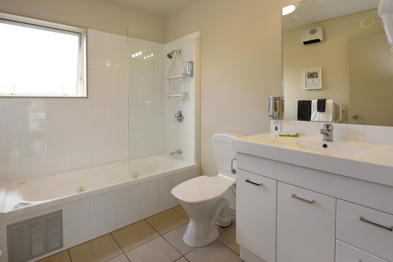 Bathroom 4, 171 On High Motel, Marlborough