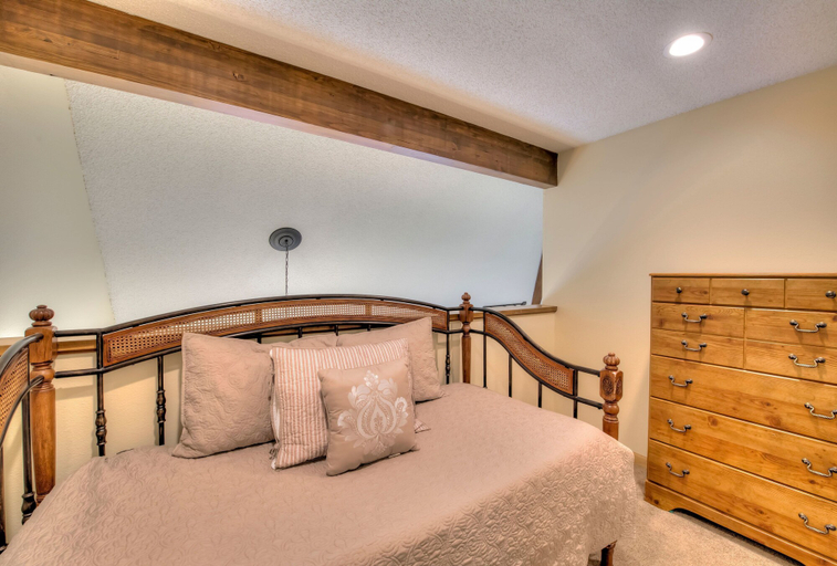 Bedroom 4, Wedgewood Lodge, Summit