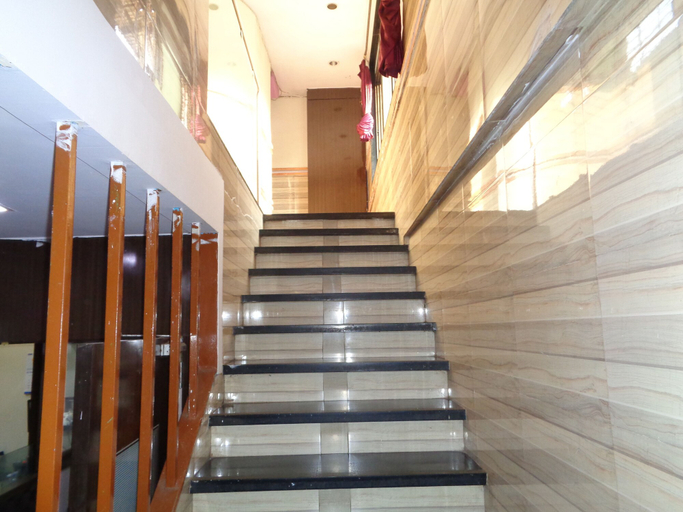 Others 3, Skyway Inn, Mumbai Suburban
