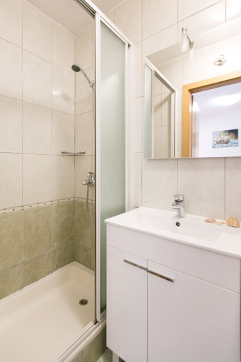 Bathroom, One Bedroom Apartment Nincevica street, Split