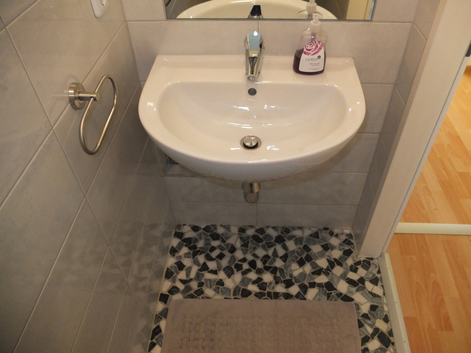 Bathroom 3, Leopoldauer Apartment, Wien