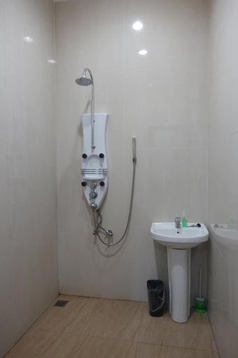 Bathroom 5, The Backpacker Semarang - Hostel, Semarang