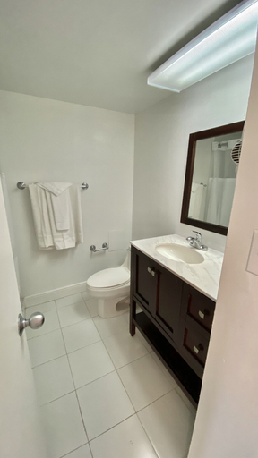 Bathroom 4, Seacoast by Miami Ambassadors, Miami-Dade
