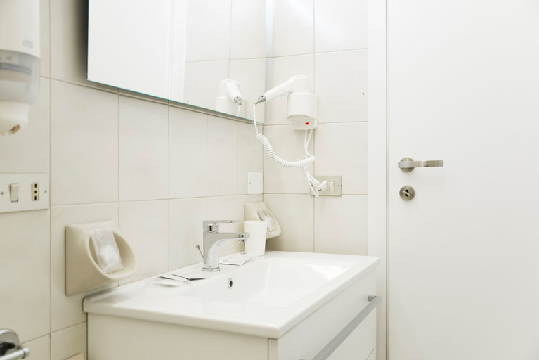 Bathroom sink 3, 10 - 12 Tourist House Apartment Centre Bologna, Bologna