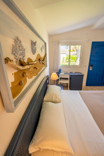 Bedroom 4, Le Dune Beach Club, Messina