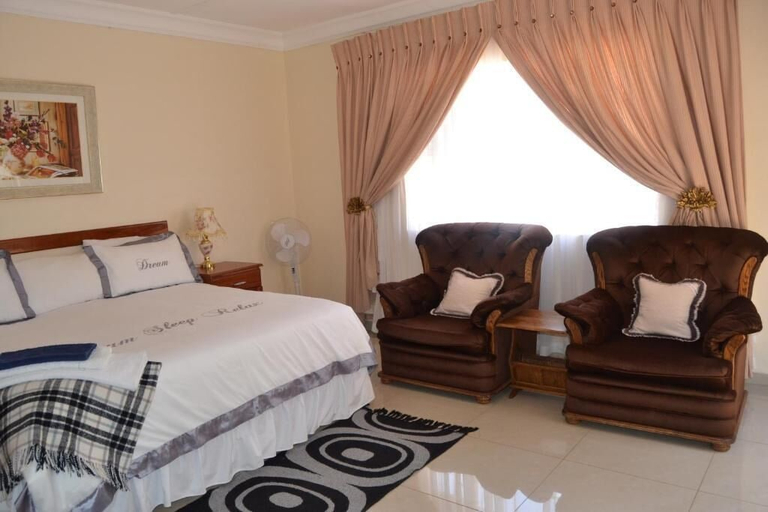 Bedroom 2, Ebuhleni Guest Lodge, Bulawayo