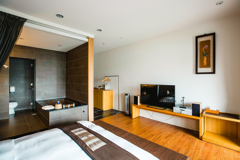 Bedroom 2, Serene Gray, Yilan
