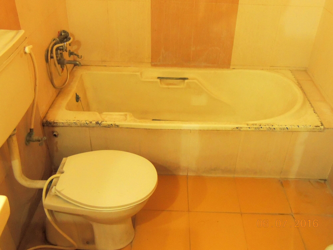 Bathroom 3, Hotel Greenpark, Banas Kantha