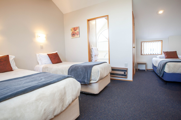 Bedroom 3, Cascades Lakefront Motel, Taupo