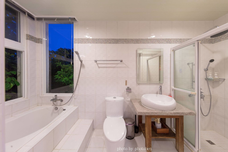 Bathroom 4, Wild Island B&B, Pingtung