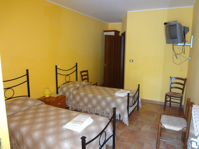 Bedroom 2, Le stanze di bacco, L'Aquila
