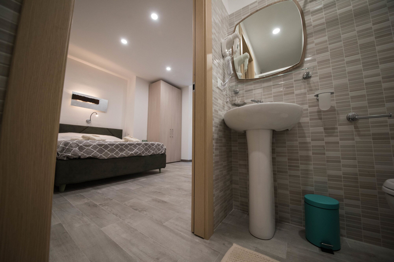Others 5, 5 Terre Lodge, La Spezia