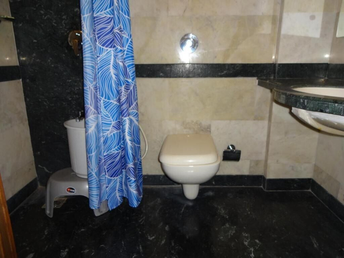Bathroom 4, Nahar Manchester Inn, Coimbatore