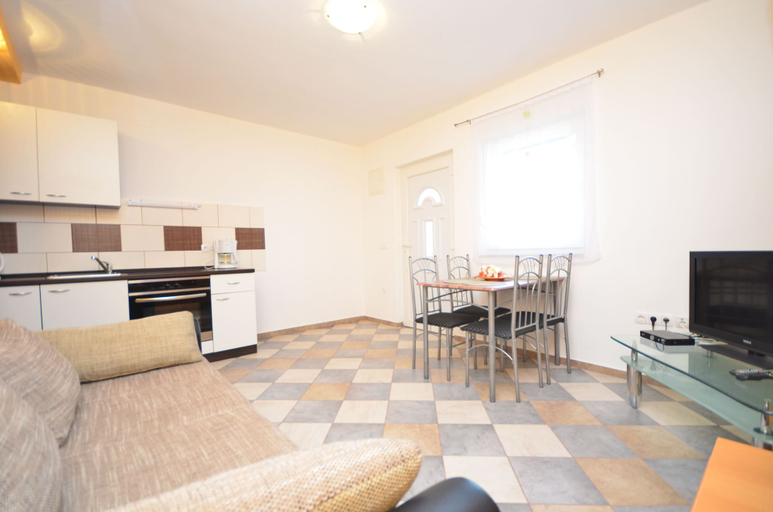 Others 4, Apartments Brandis, Vir